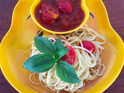 Classic Tomato Spaghetti [ สปาเก็ตตี้ กับซอสมะเขือเทศ]